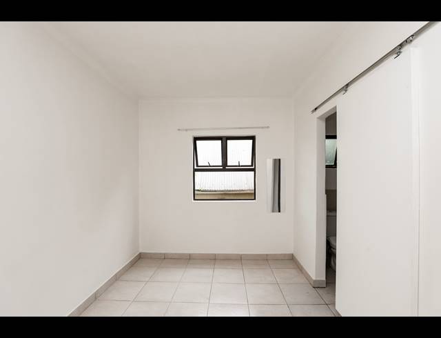 1,800M² APARTMENT BLOCK FOR SALE IN BULWER